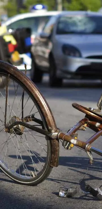 Indemnización por accidente en moto o bicicleta: tus derechos explicados
